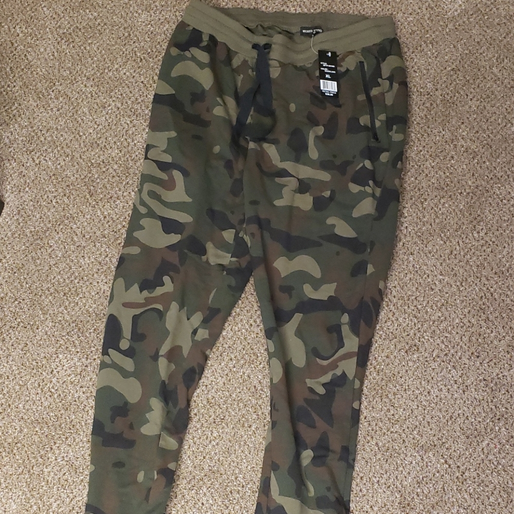 Wicked stich camo pants